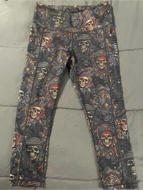 CVG Pirates Booty Capri Leggings XS